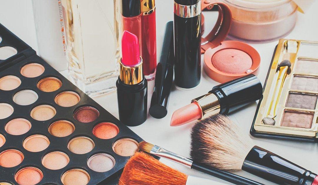 How to Sell Cosmetics Online: Beginner’s Guide (+3 Top Platforms)