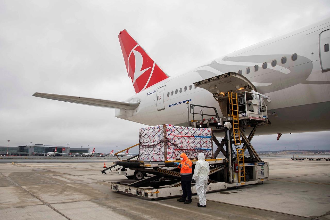Split Shipment: What It Is & How to Manage It (+ Examples)