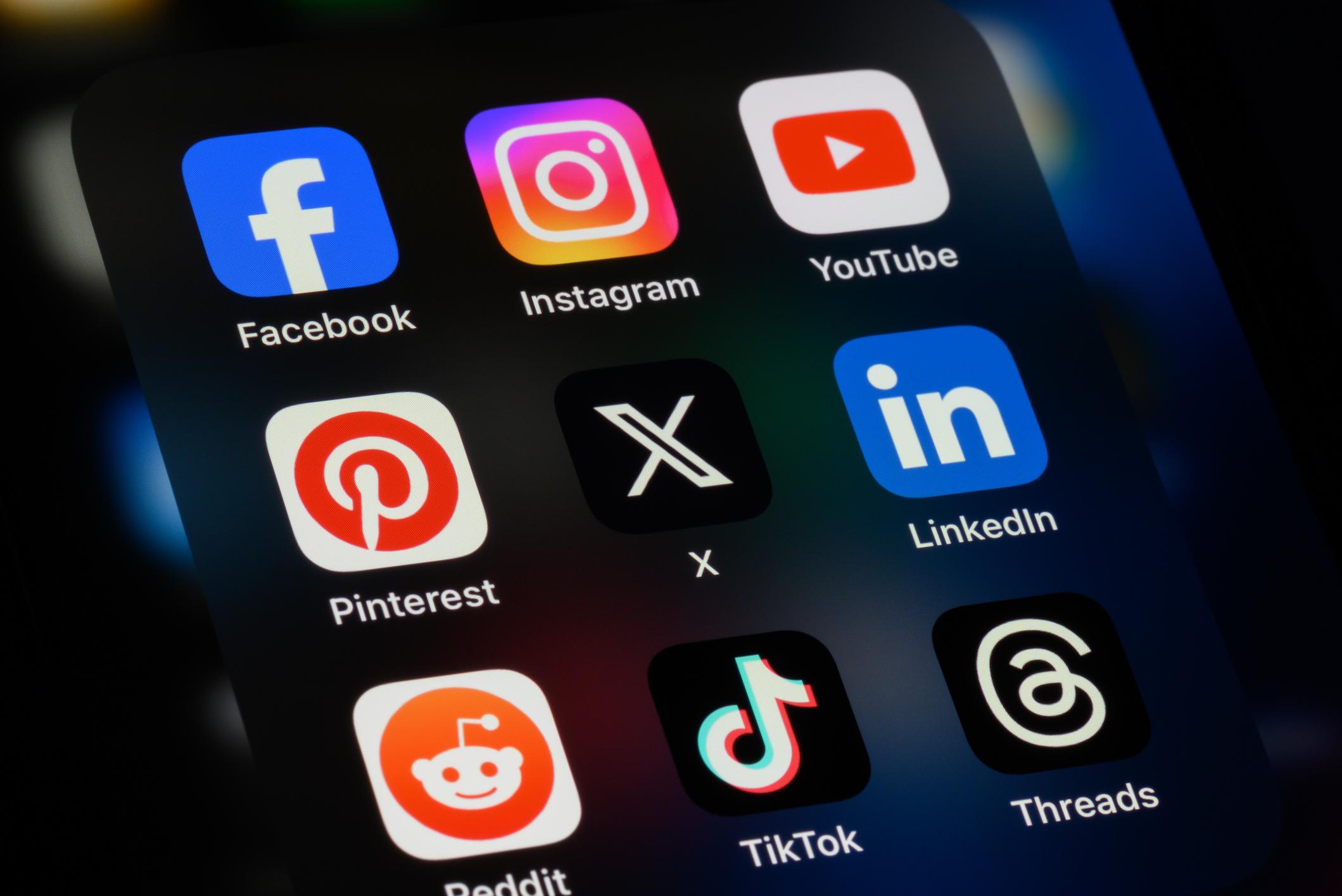 The Role of Social ​Media in ⁣Mobile Marketing Strategies