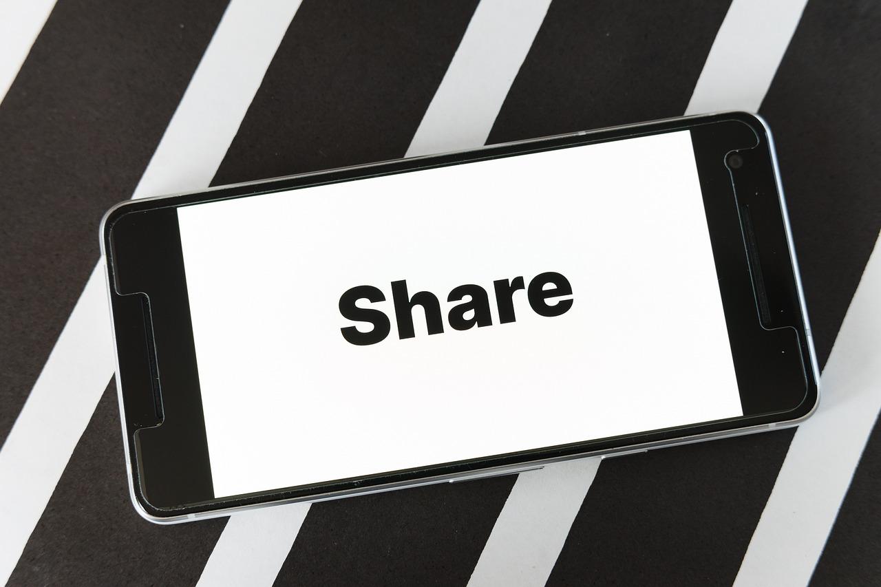 Integrating Social Media‌ Links ⁣for Broader Reach