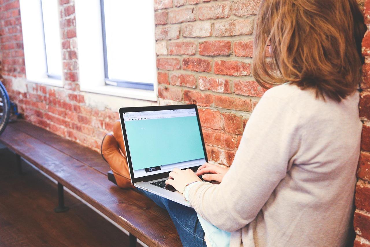 Send Fax Online – Why Is It Still Useful in Modern Business?