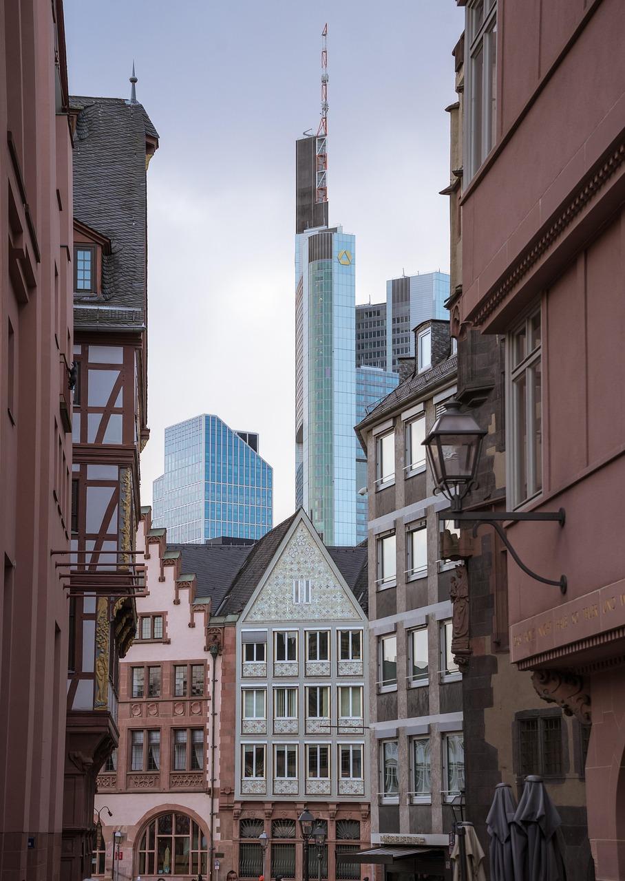 Why Frankfurt‌ and ⁤Amsterdam Are Crucial Internet Hubs